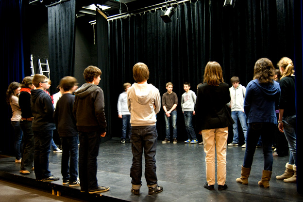 Atelier théâtre du PHAKT - Centre Culturel Colombier, RENNES (35). Adultes, adolescents et enfants y sont les bienvenus !!!