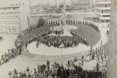 Inauguration-du-monument-des-déportés, Michalowski Sigismond, Mai 1976, Rennes. Collections du Musée de Bretagne.