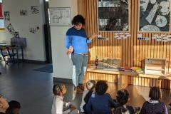 Activité de médiation avec les enfants et Camille du PHAKT Centre Culturel Colombier